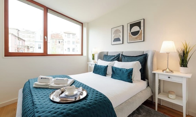 Cedofeita Apartment | Modern and Bright Flat in Paranhos by HostWise