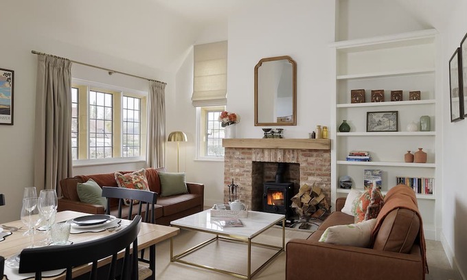 Mangotsfield Cottage | Incredible dog friendly with hot tub - The Old Stores