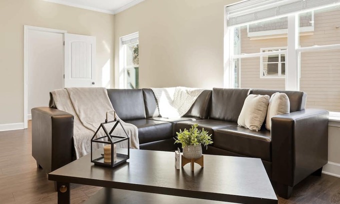 Central House | Modern Comfort | 7 min to Clemson University!