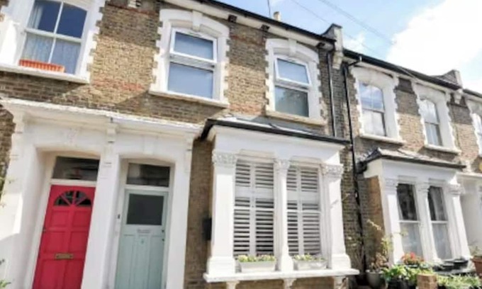 Stoke Newington Apartment | Beautiful Victorian 1-bed flat in charming Stoke Newington