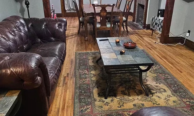 Niagara Falls Hotel | Beautiful and Spacious Single Family Home