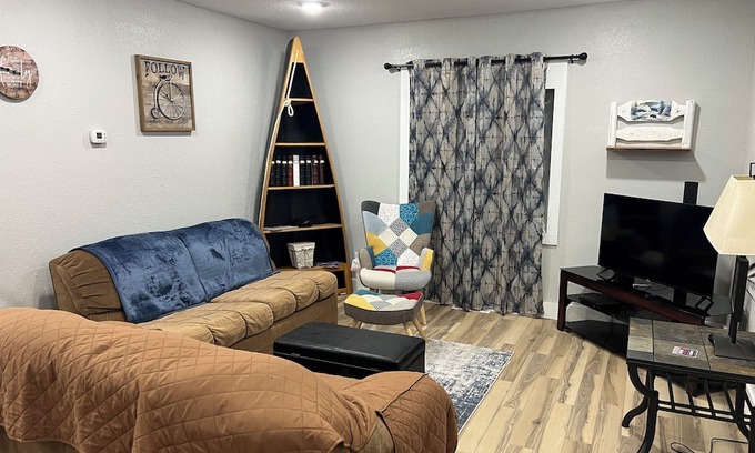 Hettinger House | Cozy 1-bedroom house in Hettinger!