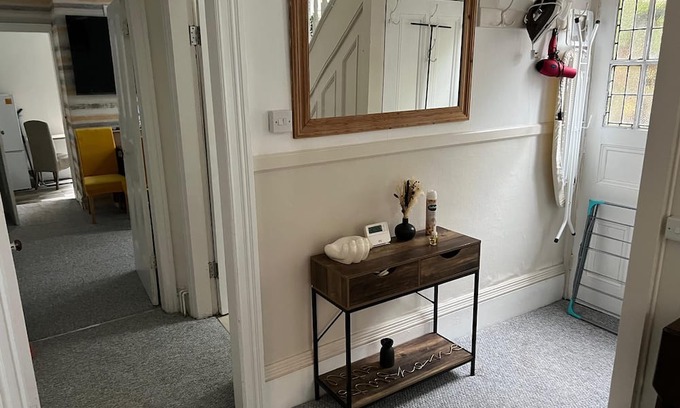 Darlaston House | Elegant Victorian Home w/7 Bedrooms | Perfect for Work Crews & Family Gatherings