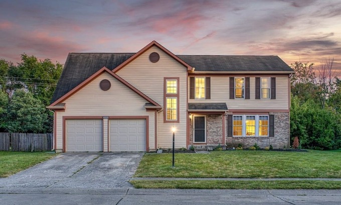Maxwell House | Modernhome |King-Bed |FirePit |Sleeps 12| Large Groups