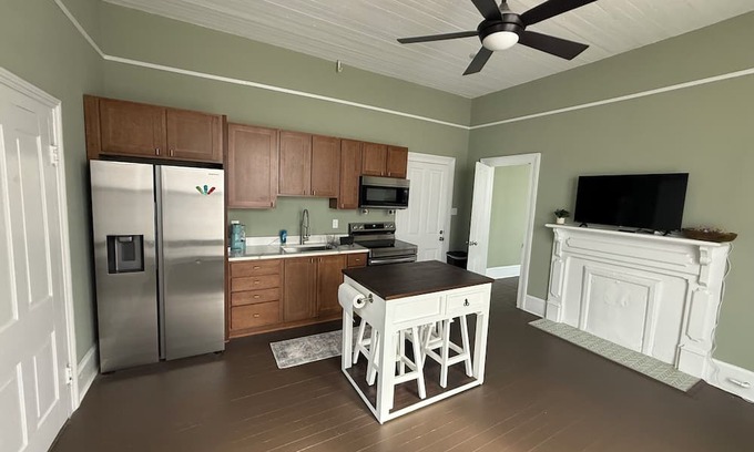 Americus Apartment | Oasis Retreat Charming, newly renovated 1/1 in the heart of downtown