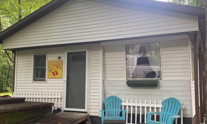 Gladwin Cabin | Cozy 2-bedroom cabin in Gladwin near elk lake & near sugar springs, lake lancer.