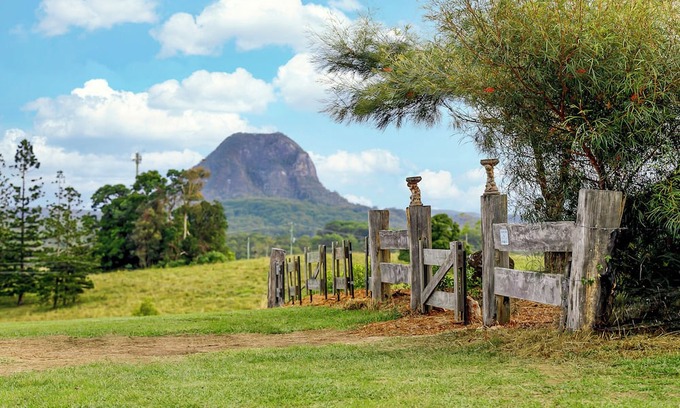 Pinbarren House | The Lodge at Pinbarren with Mountain Views & Pool