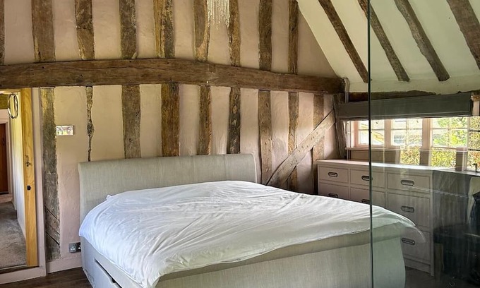 Bishop's Stortford Other | Charming 500-Year-Old Farmhouse - Modern Comforts