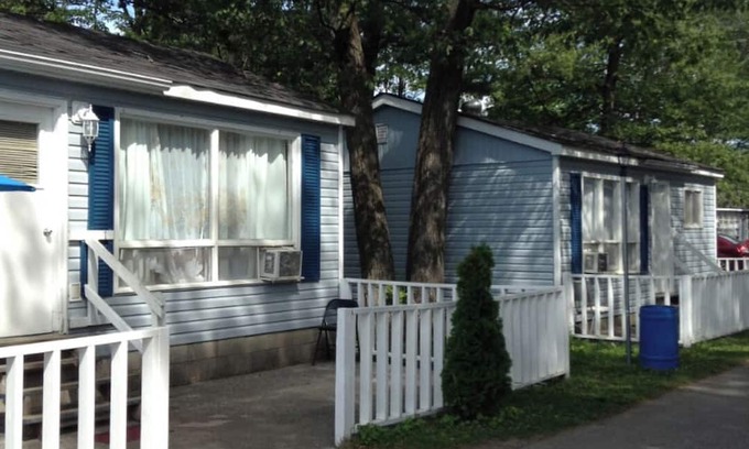 Wasaga Beach Cottage | Wasaga Beach Free Parking Free Wifi 5-min walk to main beach