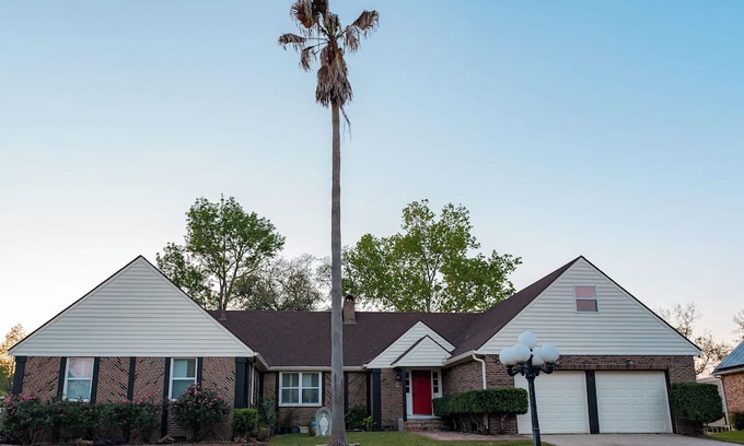Slidell House | Waterfront! Artlive Residence.