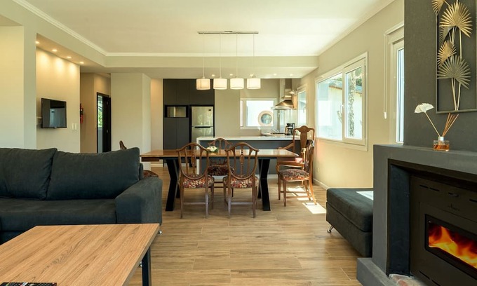 Belgrano House | Pioneros House. Moderno. Stainless Steel. Nuevo.