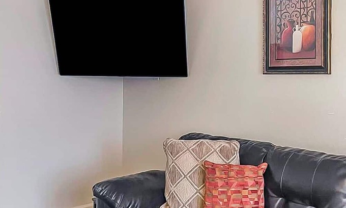 Birmingham Apartment | Cozy 2 Bedroom in Ensley Close to DTown and Quiet!