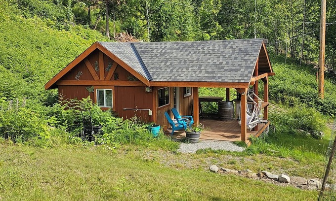 Kaslo Cabin | Purcell Cabin at Paradise Hills