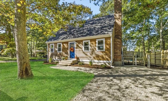 Plymouth House | Marvelous 4-bed 2-bath house in Plymouth, walking distance to the beach.