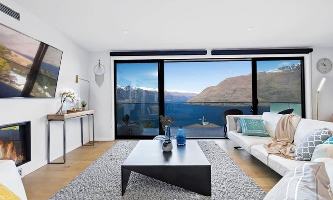 Fernhill House | Luxury Away - Twin Heights-AC-Free Parking-BBQ