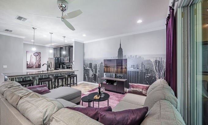 Bearss Plaza House | LUXURIOUS LIVING incl. Pool, Gym, Sauna, Jogging Trails & More