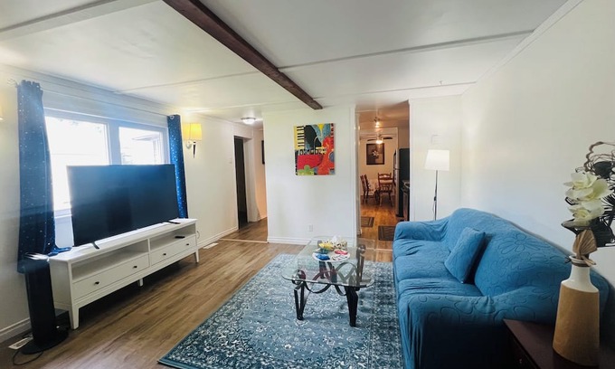 Hinton House | Cozy 2BR Mobile Home near Jasper NP | King Bed