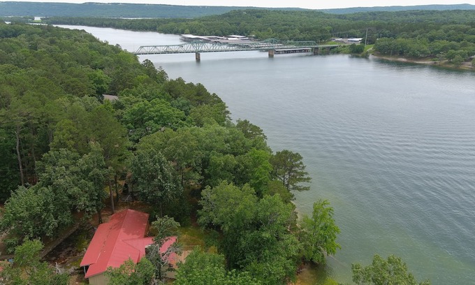 Greers Ferry House | Rock Ledge at the Narrows