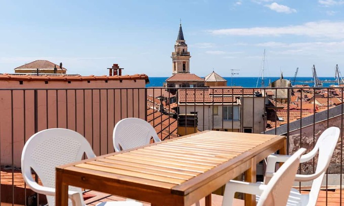 Oneglia Apartment | Lovely apartment for 5 people with A/C, WIFI, TV, terrace and parking