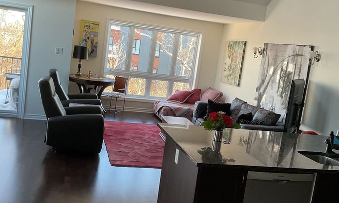 Aylmer House | Bella Vista Condo