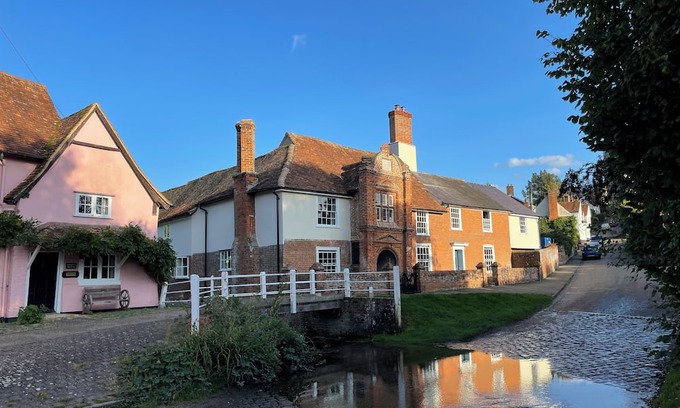 Ipswich House | Beautifully restored historic landmark property in idyllic Suffolk village