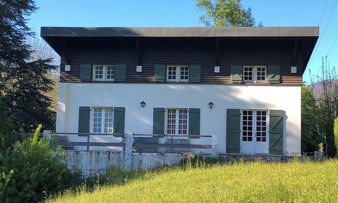 Campan Ski Chalet | BEAUTIFUL PYRENEAN MOUNTAIN CHALET.