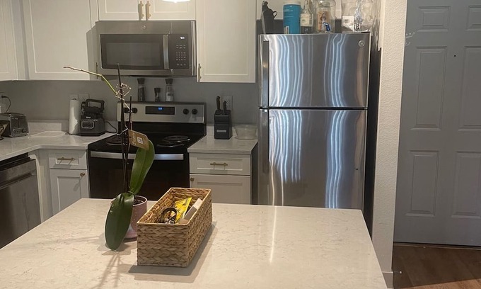 Aurora Apartment | Charming 1-bedroom apartment in brilliant Aurora with AC, fitness room, WiFi.