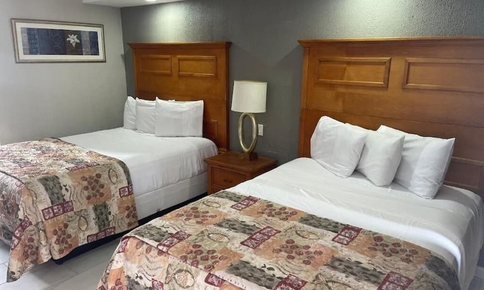 Wildwood Villa | Spacious 4-bedroom villa in awesome Wildwood with WiFi.n All units combine