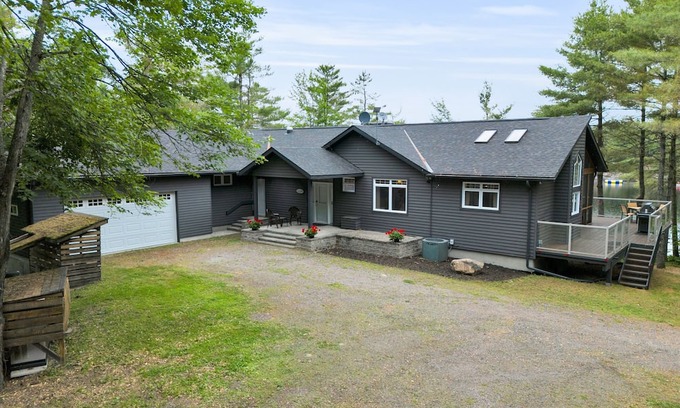 Gravenhurst Cottage | Silver Lake, Muskoka. 400 ft lake frontage. Near Gravenhurst, Dogs allowed