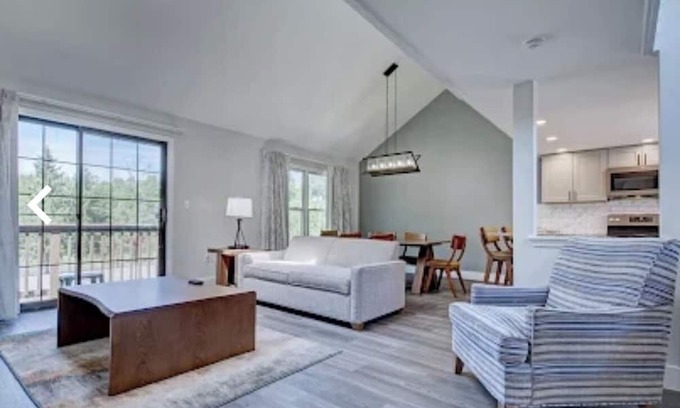 East Stroudsburg Villa | Charming 2-bedroom loft villa in East Stroudsburg with WiFi, fitness room