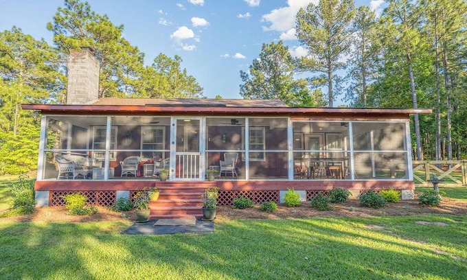 Spring Hill Cottage | Loch Haven on Harris -Vintage Lakefront Cottage on 20 Private Acres w/Pond