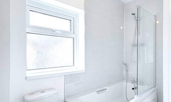 Landore House | Free Parking, Spacious Living Room, Garden