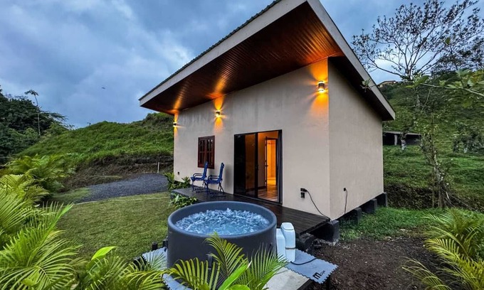 La Fortuna House | Tropical, relaxing and comfortable house with Jacuzzi