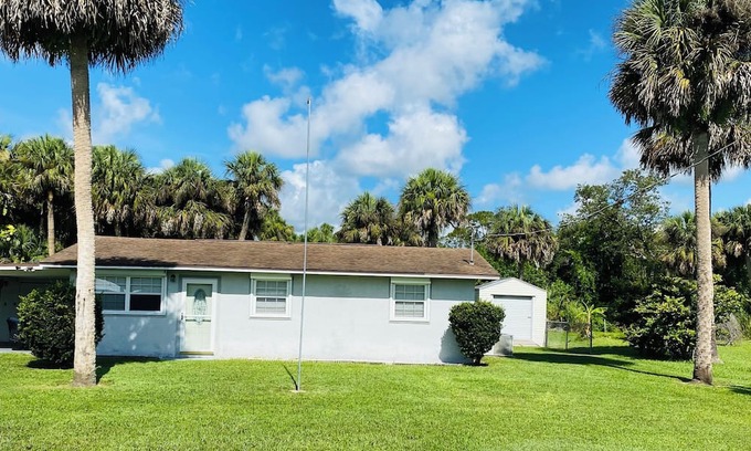 Alva House | Charming 3-bedroom house with AC, WiFi in peaceful Alva