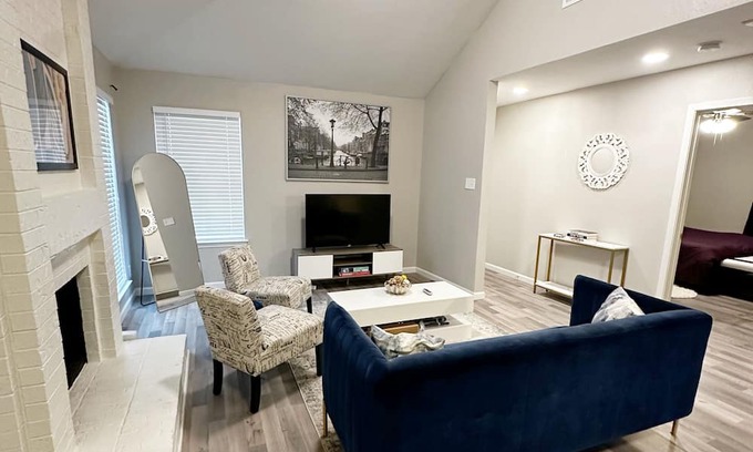Fort Worth House | Ctrl+Alt +Relax - Cozy Work Stay house with WiFi, AC in Fort Worth