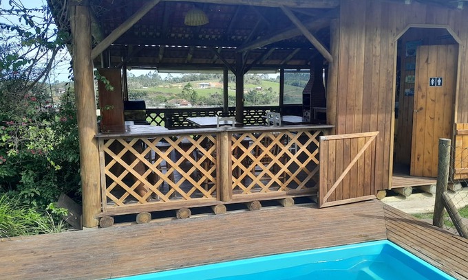 Picarras Cottage | Country house with pool, football field and lake near Beto Carrero