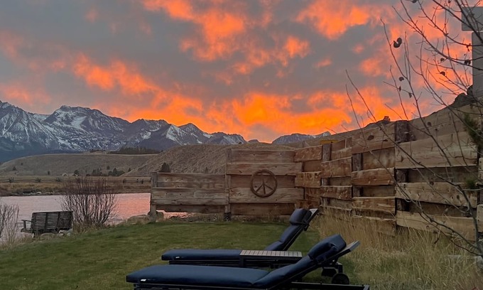 Stanley Cabin | A unique & tranquil newly renovated gem in the Sawtooths on the Salmon River