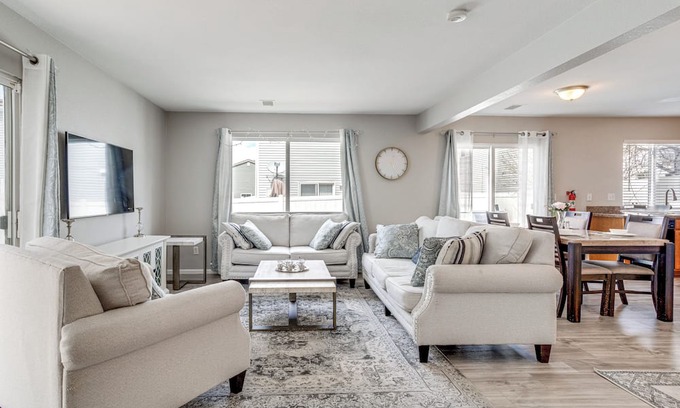 Green Valley Ranch House | Golf, Hike, Explore & More: Cozy Retreat in Denver