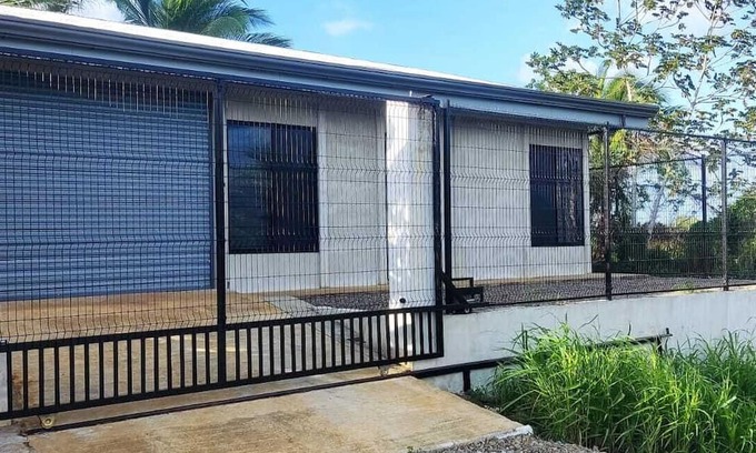 Boca Arenal House | Charming 2bedroom house in Boca de Arenal SanCarlos with AC, WiFi + 1 car garage