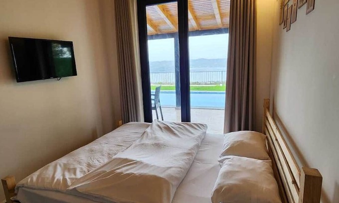 Sapanca House | 2+1 Wooden Villa for 5 People with Lake View - Heated Pool - Jacuzzi - Fireplace