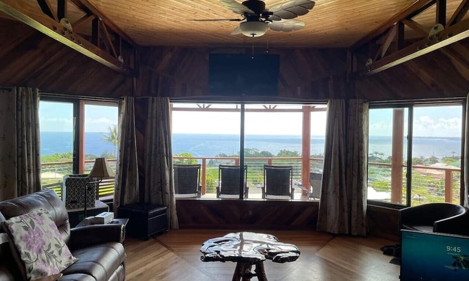 Paukaa Apartment | Magic Skies Top Floor Dream