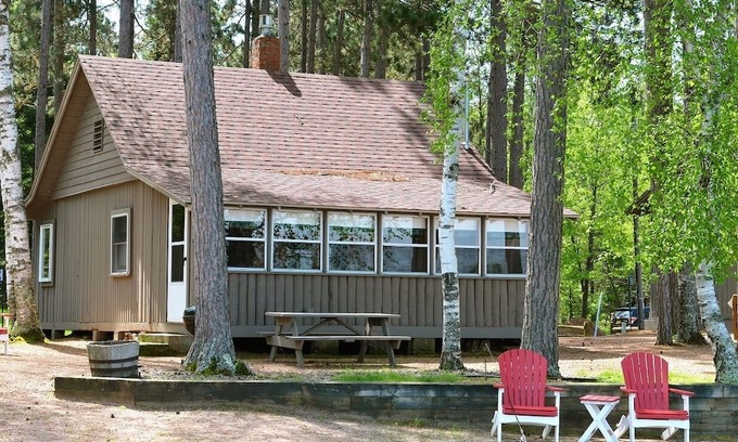 St Germain Cabin | sunset views in Lovely lakefront cabin with AC in charming Saint Germain