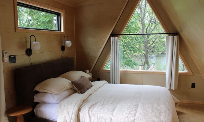 Alexandria Cottage | Charming one bedroom cottage.