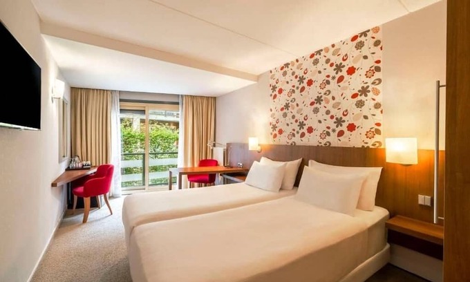 Nunspeet House | Peaceful Nature Unit Near Het Zandenbos Heated Pool Dog Friendly Room