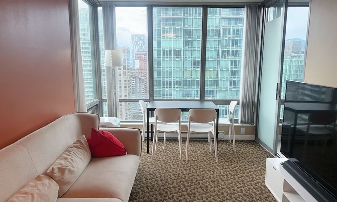 Coal Harbour Apartment | 2 Bedroom 2 Bath In Downtown Vancouver
