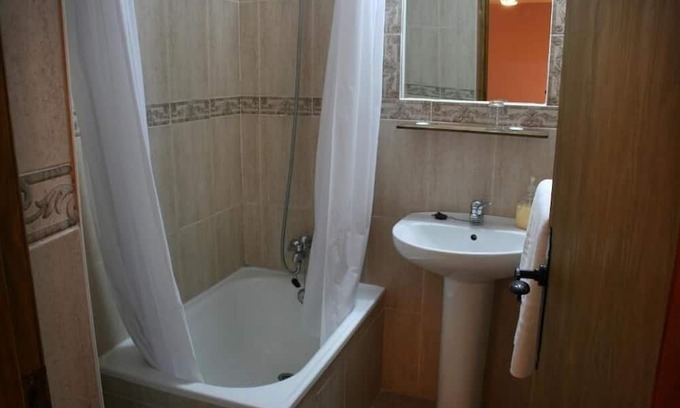 Trujillo Apartment | DOUBLE ROOM WITH BALCONY IN TRUJILLO'S MAIN SQUARE