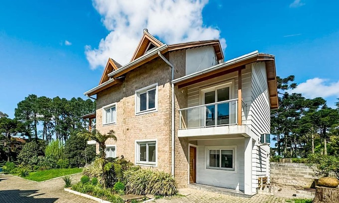 Floresta House | Casa Completa Triplex no Centro de Gramado