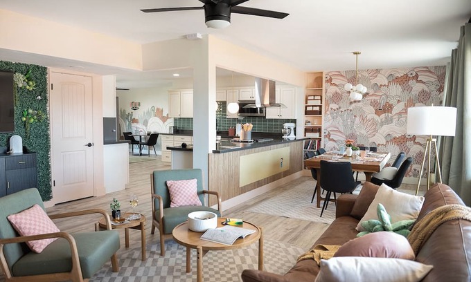 Village Grove House | Stylish Family Retreat ★ Kid-Friendly ★ Near Old Town & Golf Courses