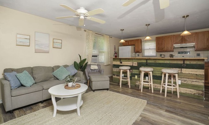 Villas House | Cozy Shore Getaway - 8 Guests