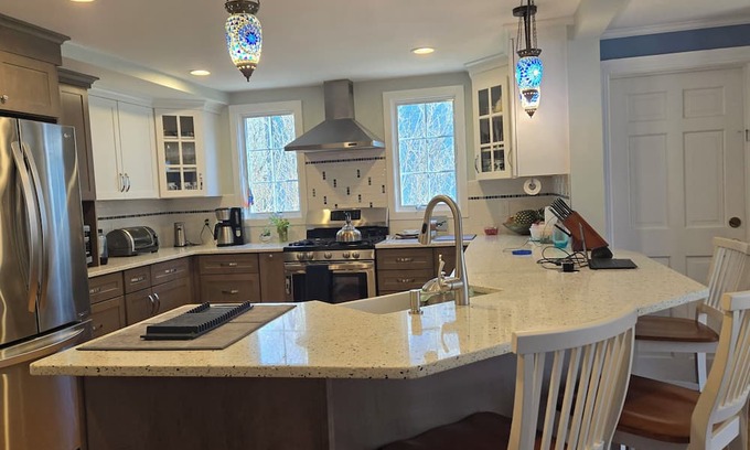 Lexington House | Boston adjacent,spacious 5-bedroom house with AC in charming historic Lexington